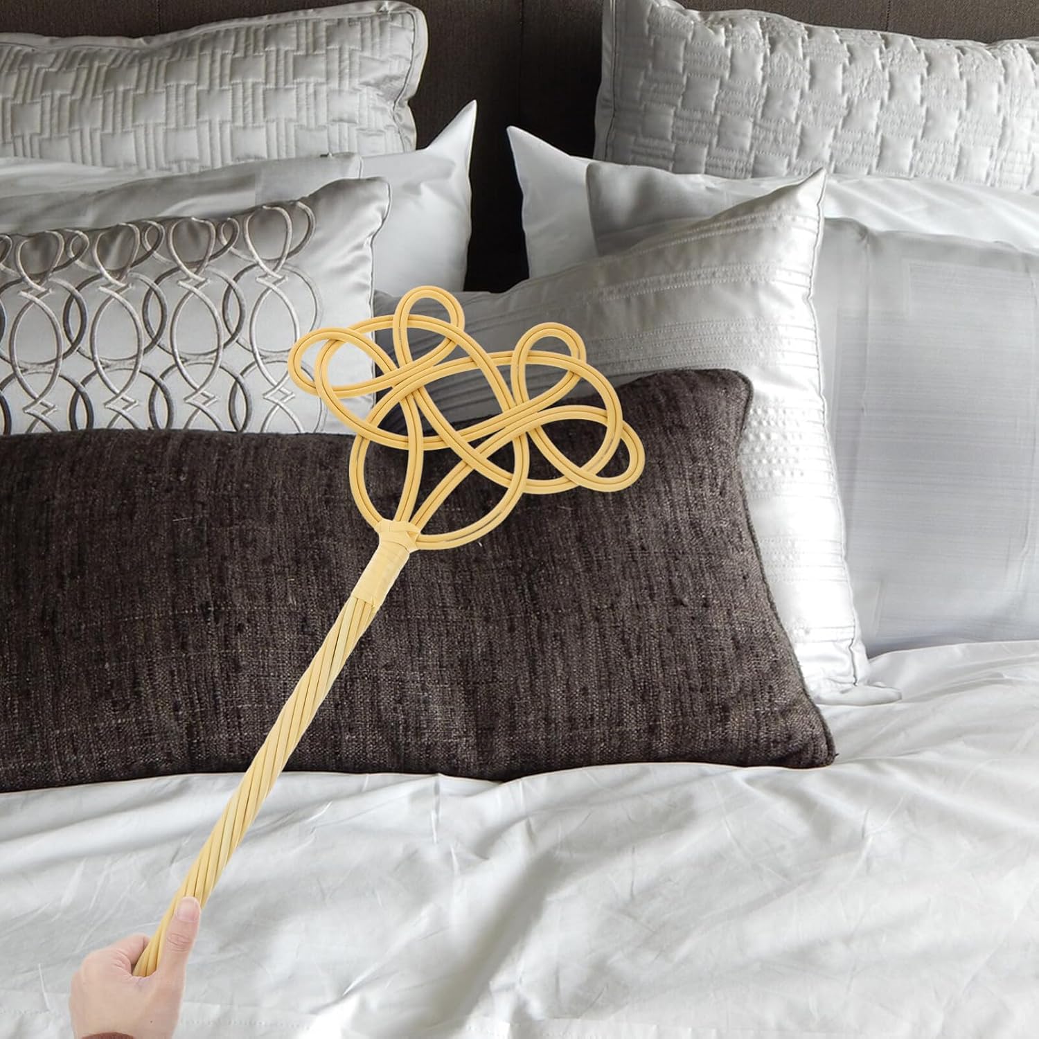 Carpet and Rug , Rattan Rug Pillow Dust Long Handle Paddle Comforter Manual Dust Whisperer Sweep Tools for Quilts Bedding